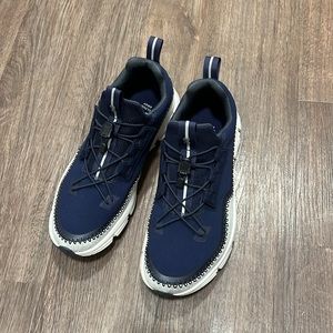 Cloud Away Sneakers running